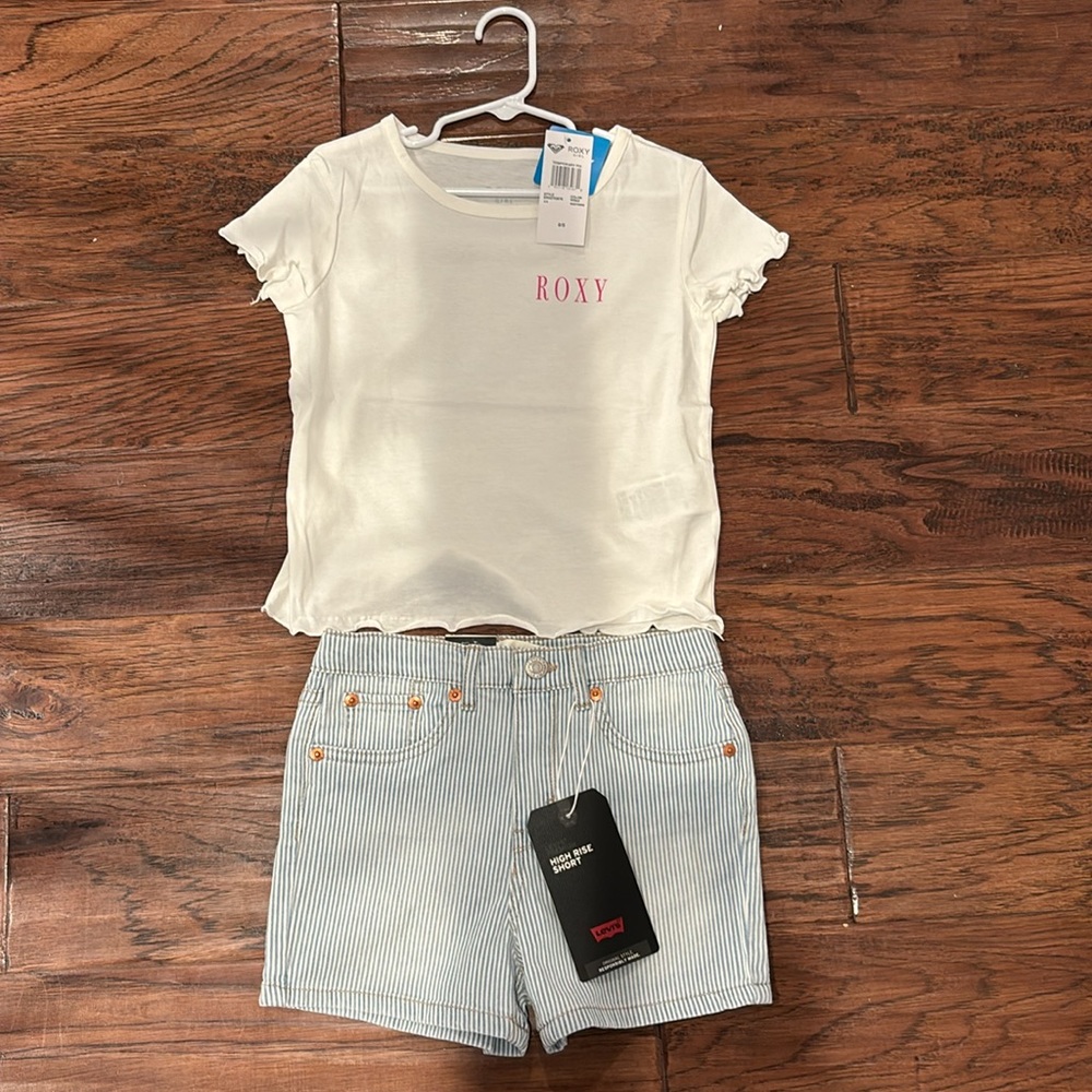 Levi’s premium high rise short and Roxy T-shirt, size: 8